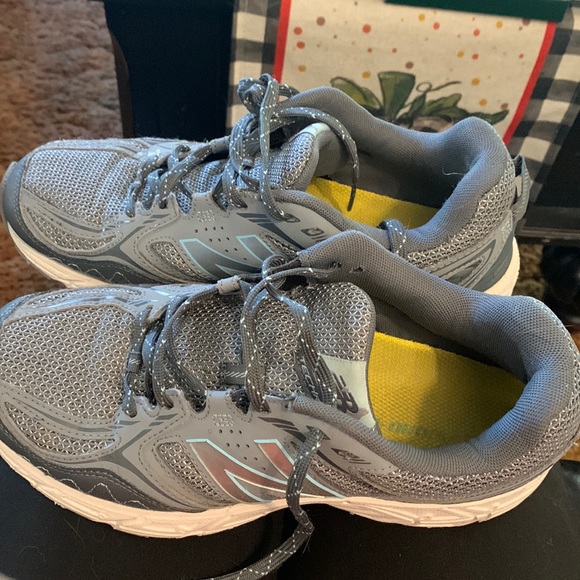 New Balance All Terrain 510 V3 Gray Running Shoes with silver accent - Picture 2 of 10